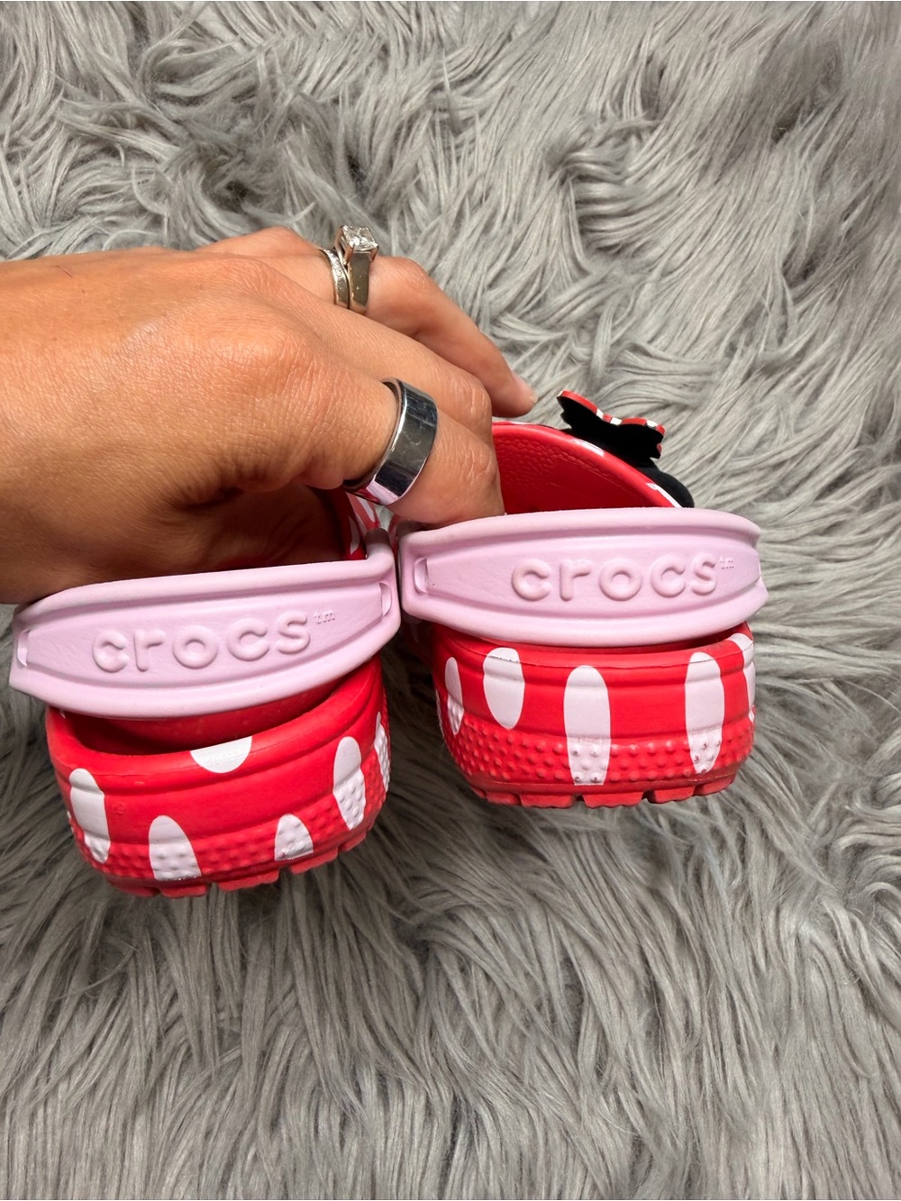 CROCS Kids Red and Pink Minnie Mouse Polka Dot Clogs with Heart Charm - Picture 4 of 6